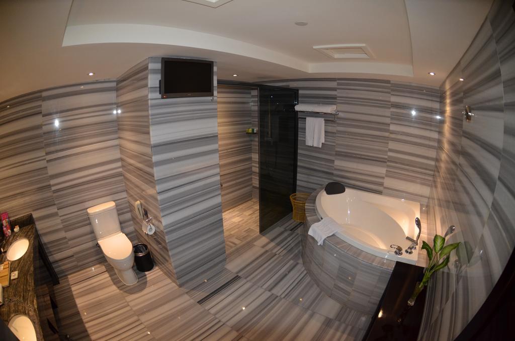 Wanjia International Hotel Куанжоу Екстериор снимка