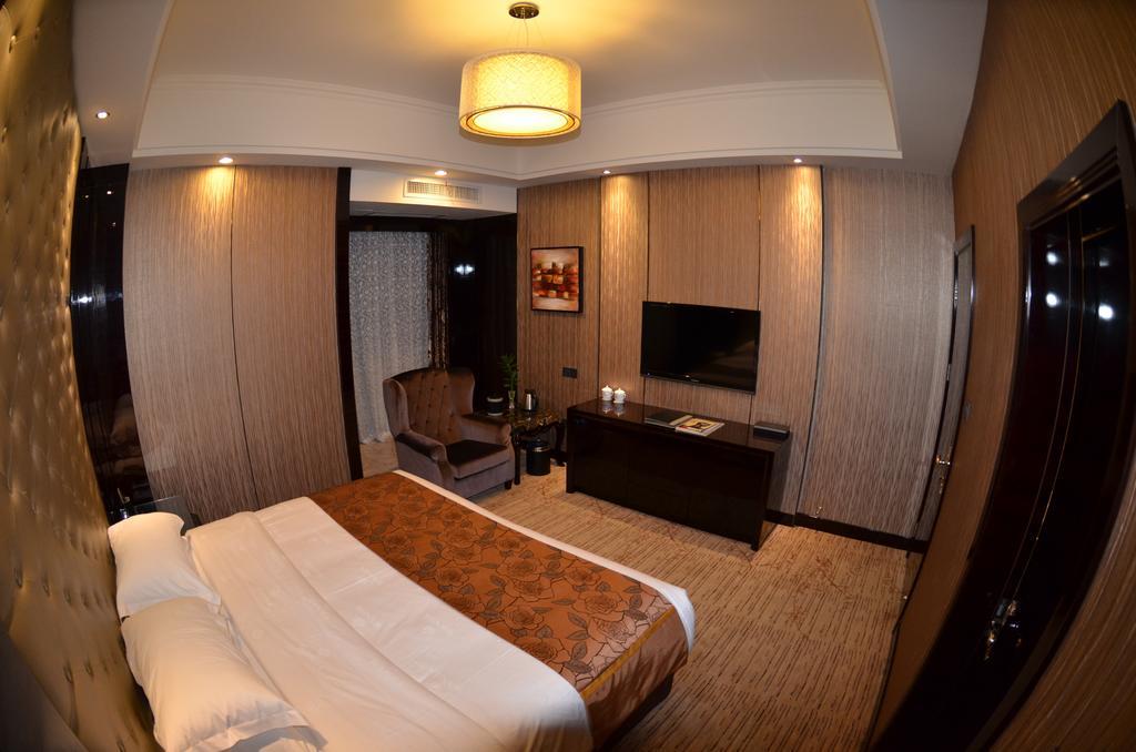 Wanjia International Hotel Куанжоу Екстериор снимка