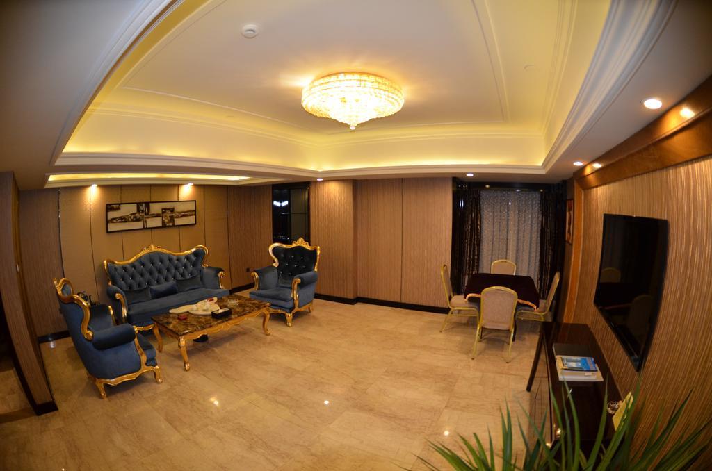 Wanjia International Hotel Куанжоу Екстериор снимка