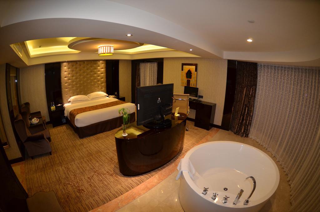 Wanjia International Hotel Куанжоу Екстериор снимка