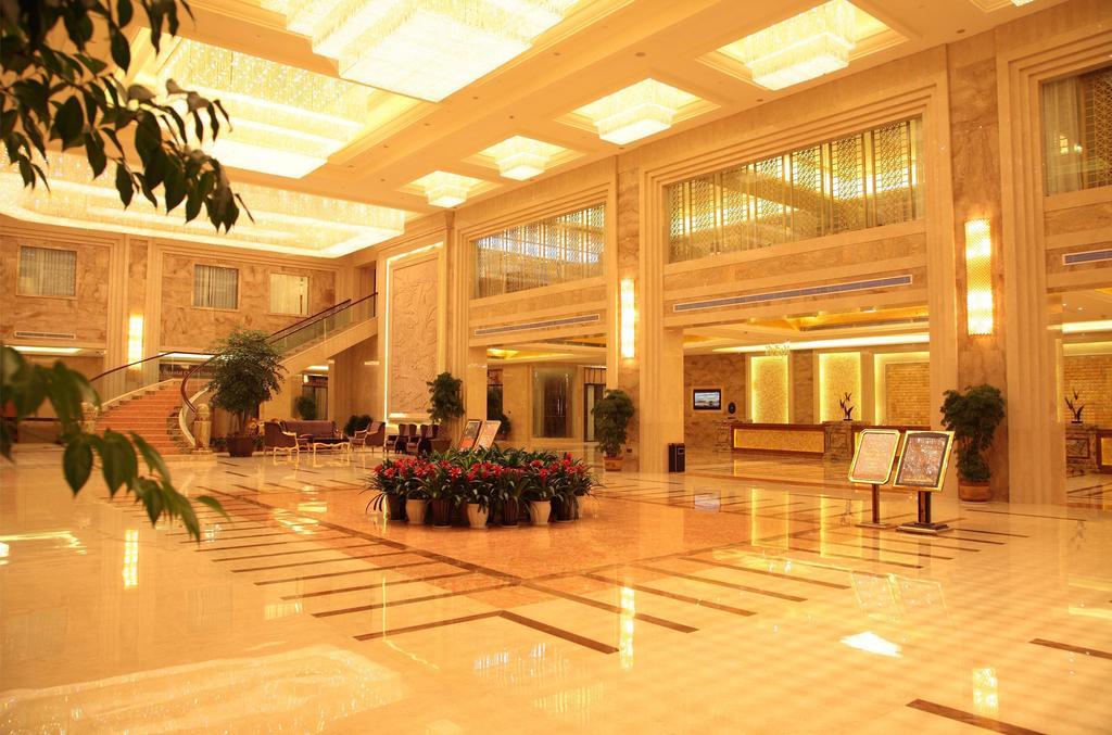 Wanjia International Hotel Куанжоу Екстериор снимка