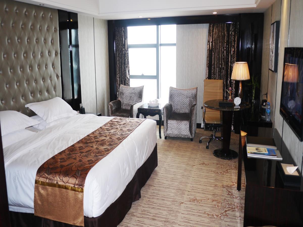 Wanjia International Hotel Куанжоу Екстериор снимка
