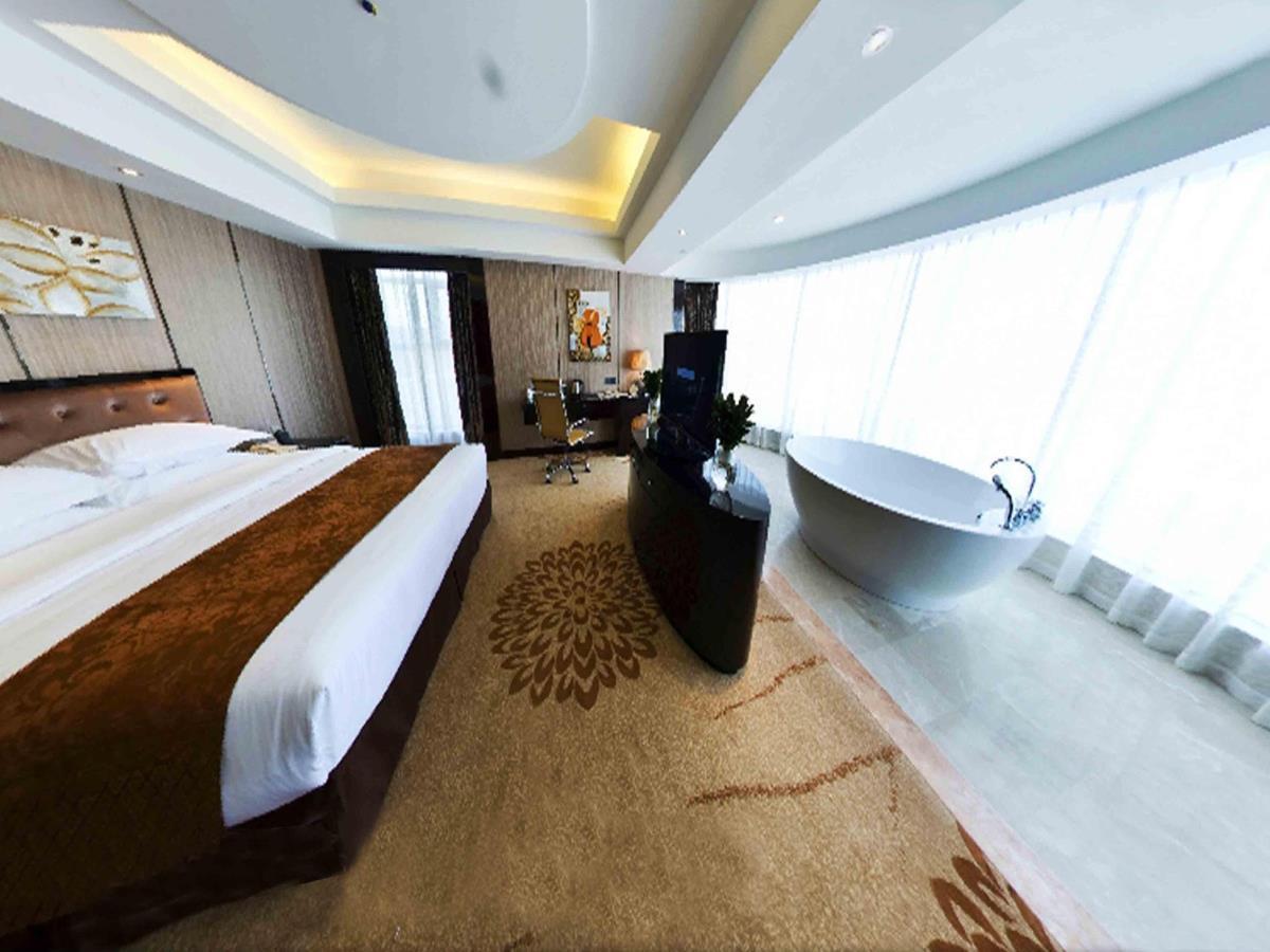Wanjia International Hotel Куанжоу Екстериор снимка