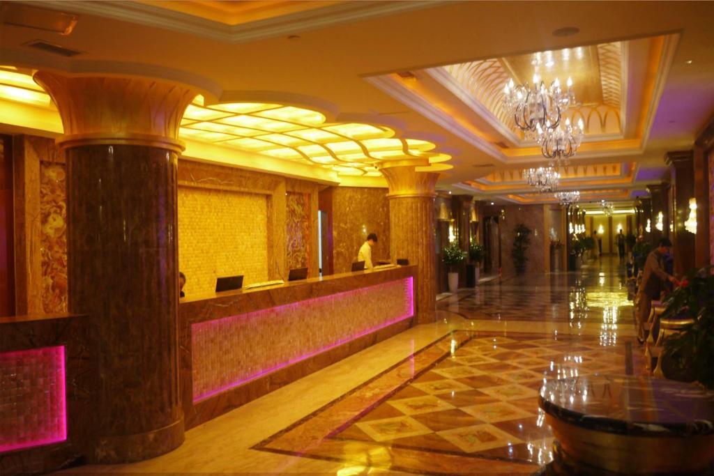 Wanjia International Hotel Куанжоу Екстериор снимка