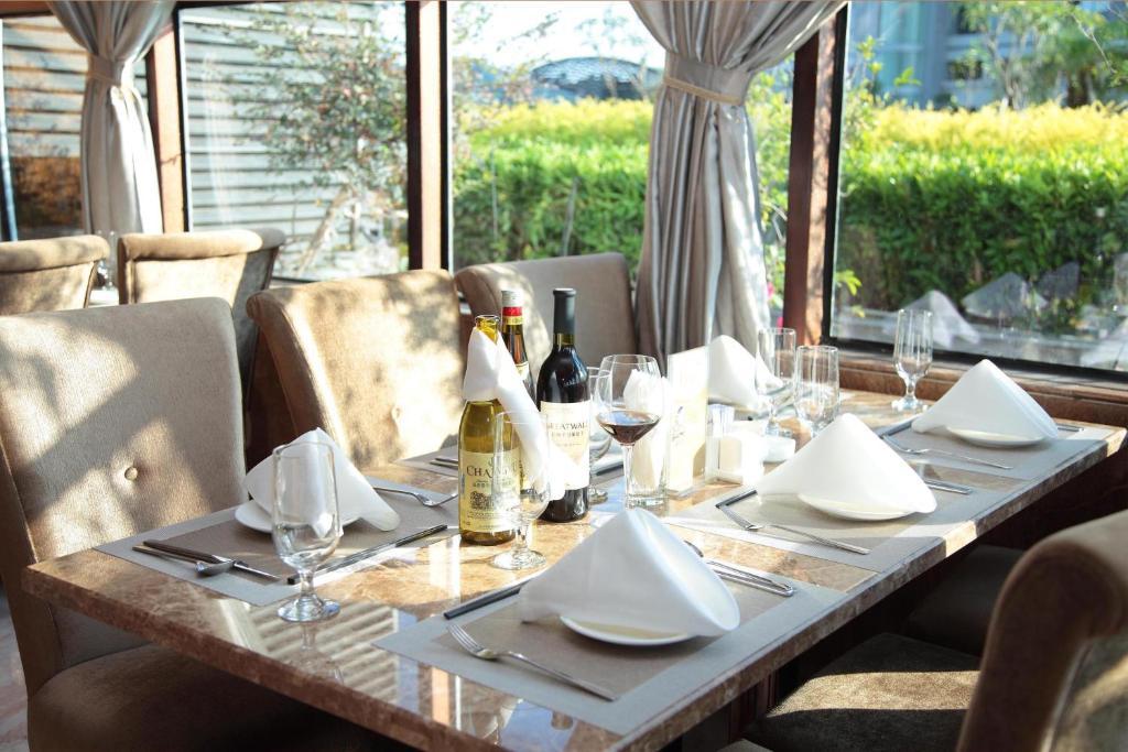 Wanjia International Hotel Куанжоу Екстериор снимка